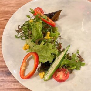 愛ふぁーむプロジェクトの野菜と東農園さんのパプリカのサラダ